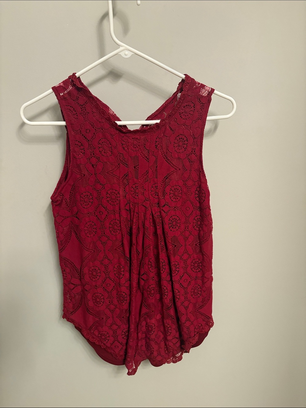 Sleeveless Lace Overlay Tank Top - Burgundy